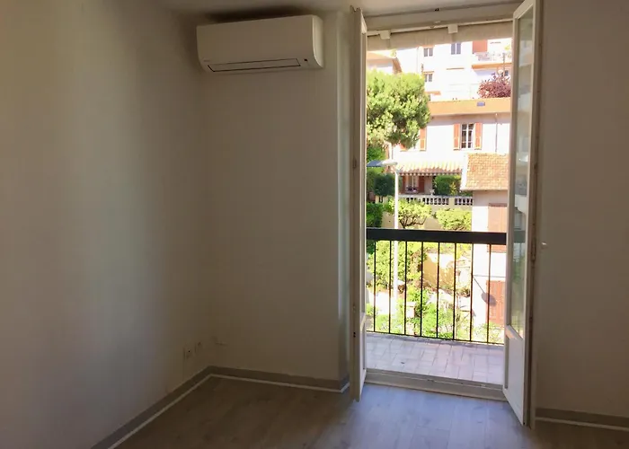 Equipe Apartment *